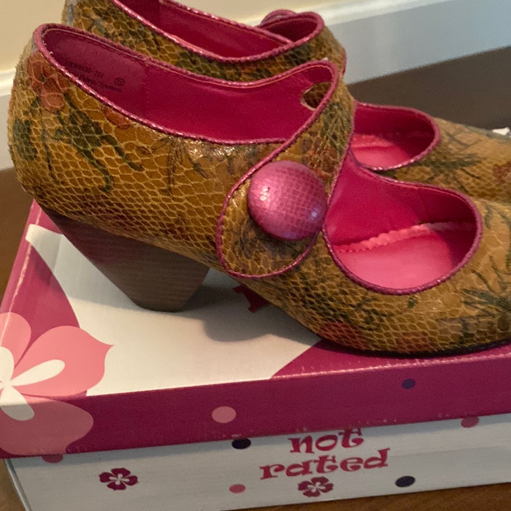 New in box Pink and floral Mary Janes.  7.5 20s style very unique!!!!!